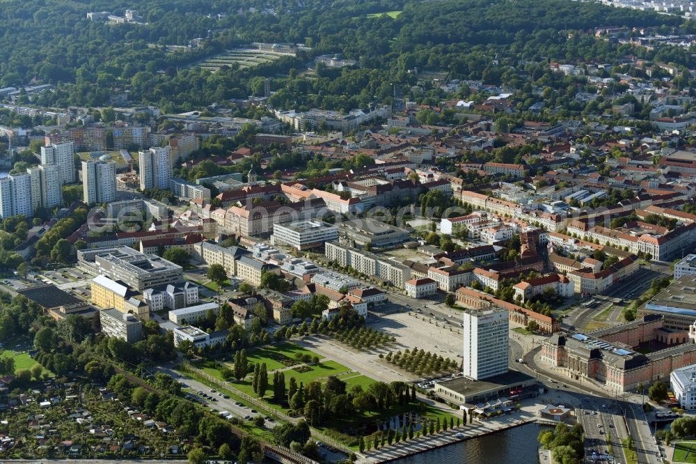 Aerial photograph Potsdam - City view of downtown area Breite Strasse - Lustgarten - Am Alten Markt - Fachhochschule Potsdon - Standort Alter Markt Friedrich-Ebert-Strasse in Potsdam in the state Brandenburg, Germany