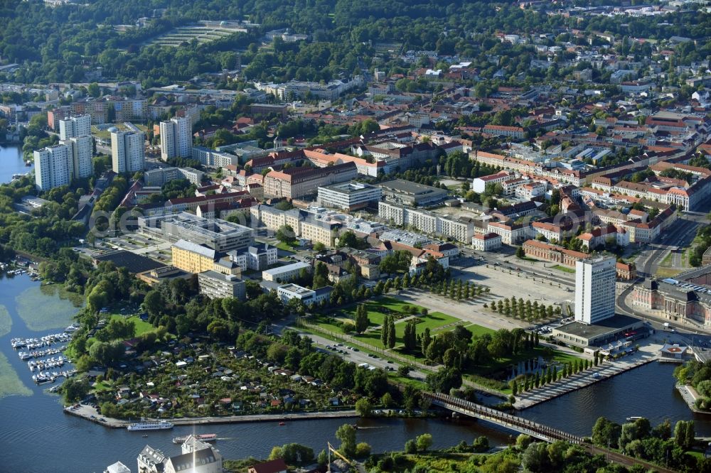 Aerial photograph Potsdam - City view of downtown area Breite Strasse - Lustgarten - Am Alten Markt - Fachhochschule Potsdon - Standort Alter Markt Friedrich-Ebert-Strasse in Potsdam in the state Brandenburg, Germany