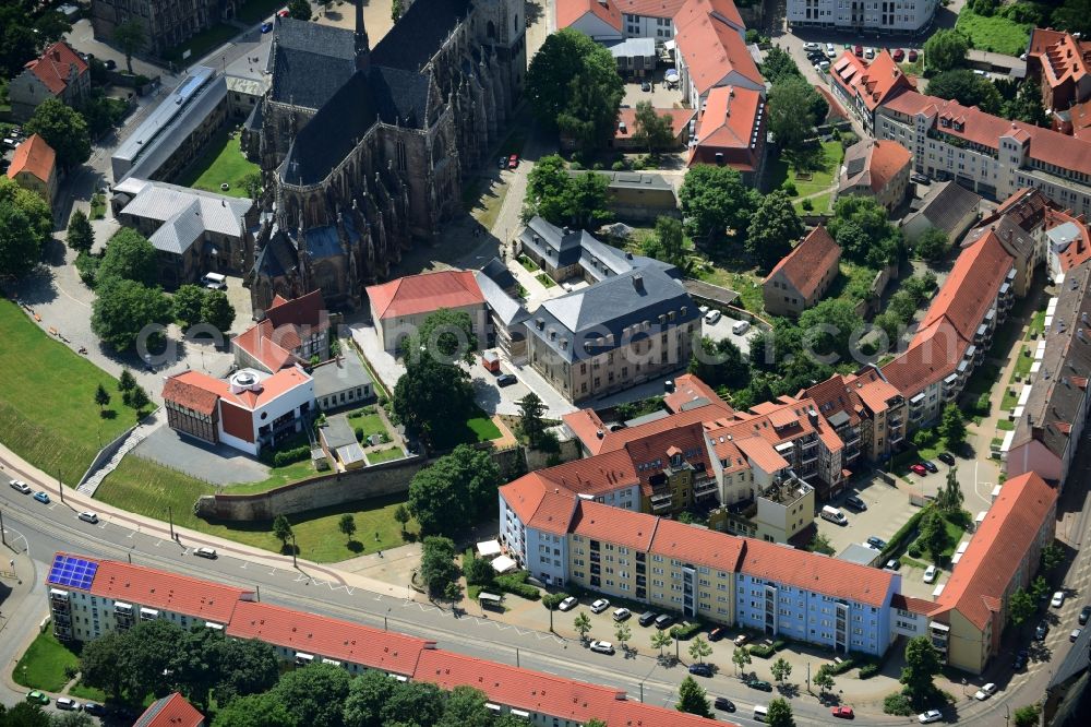 Aerial image Halberstadt - City view of downtown area Dominikanerstrasse - Hoher Weg - Lichtengraben in Halberstadt in the state Saxony-Anhalt