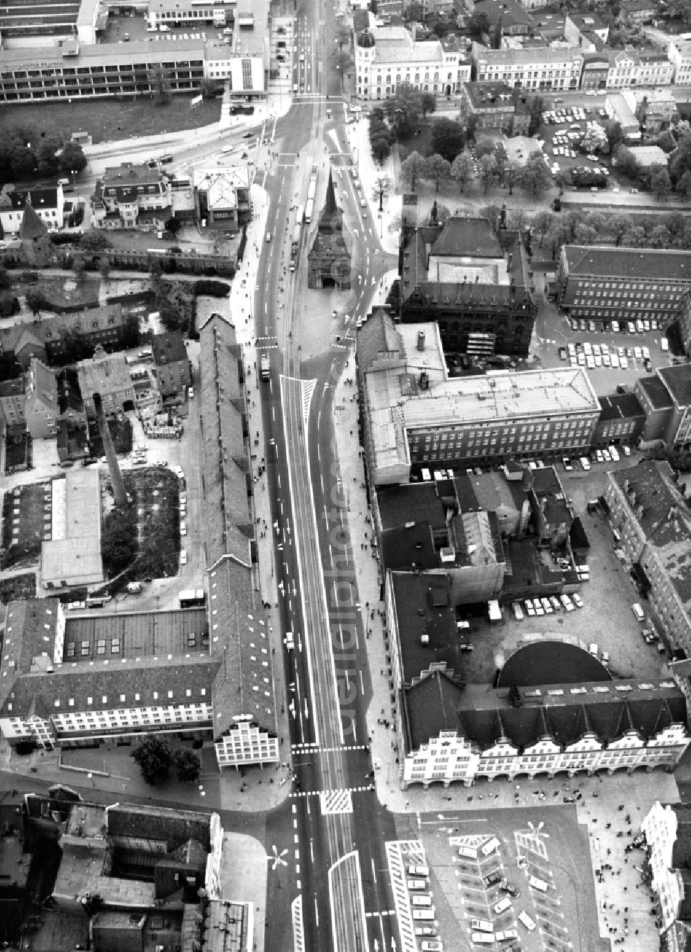 Aerial image Rostock - City view of downtown area along the Steinstrasse at the Rostock Steintor, which was already built in the 16th centuryin Rostock in the state Mecklenburg - Western Pomeraniain