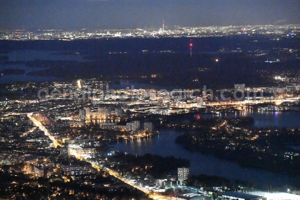 Aerial image Potsdam - City view of downtown area aloung the Zeppelinstrasse and the river Havel in the district Westliche Vorstadt in Potsdam in the state Brandenburg