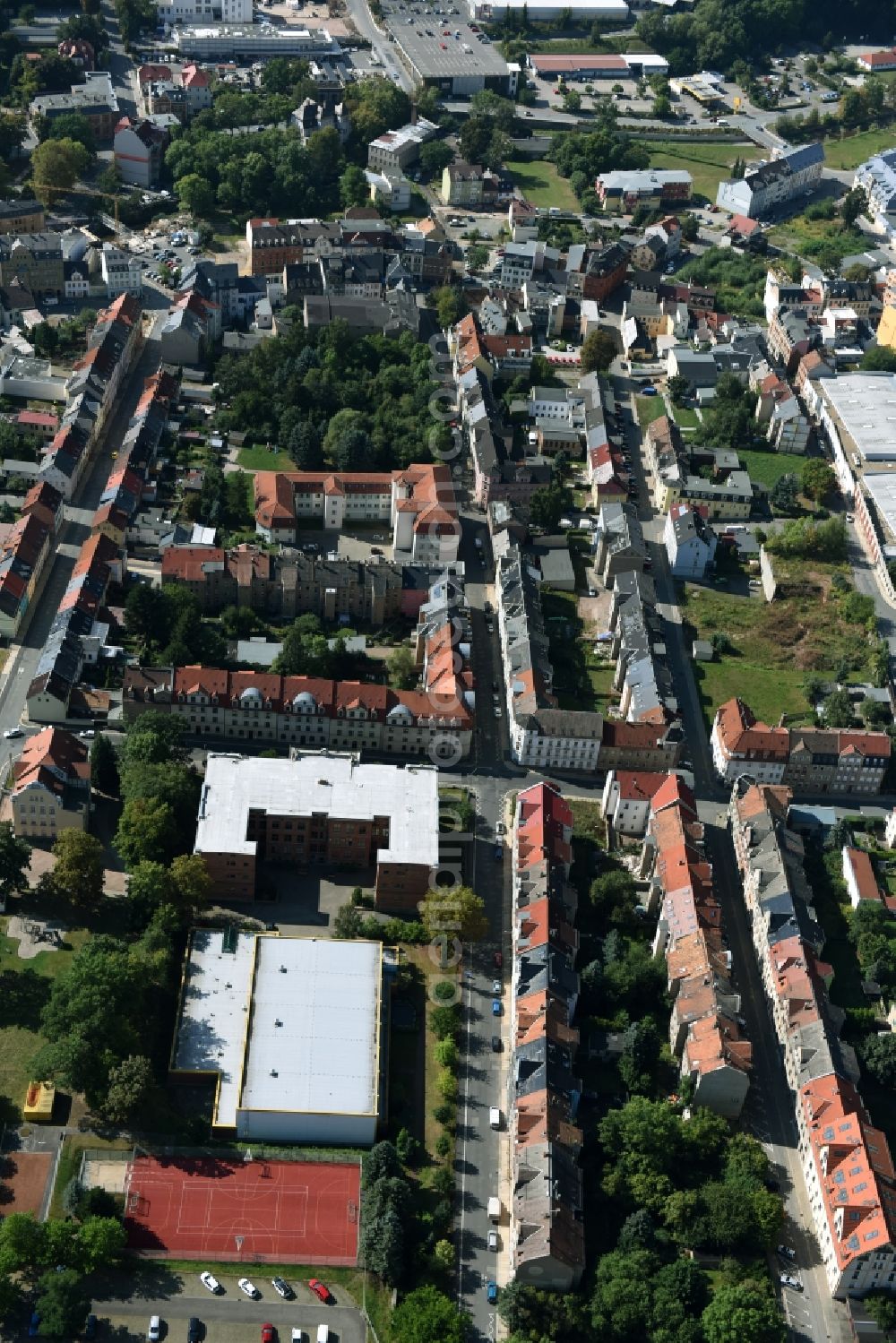 Aerial photograph Werdau - City view of downtown area along the Ziegelstrasse and the Alexan der-von-Humboldt-Strasse with the school building of the Gymnasium Alexan der v. Humboldt in Werdau in the state Saxony