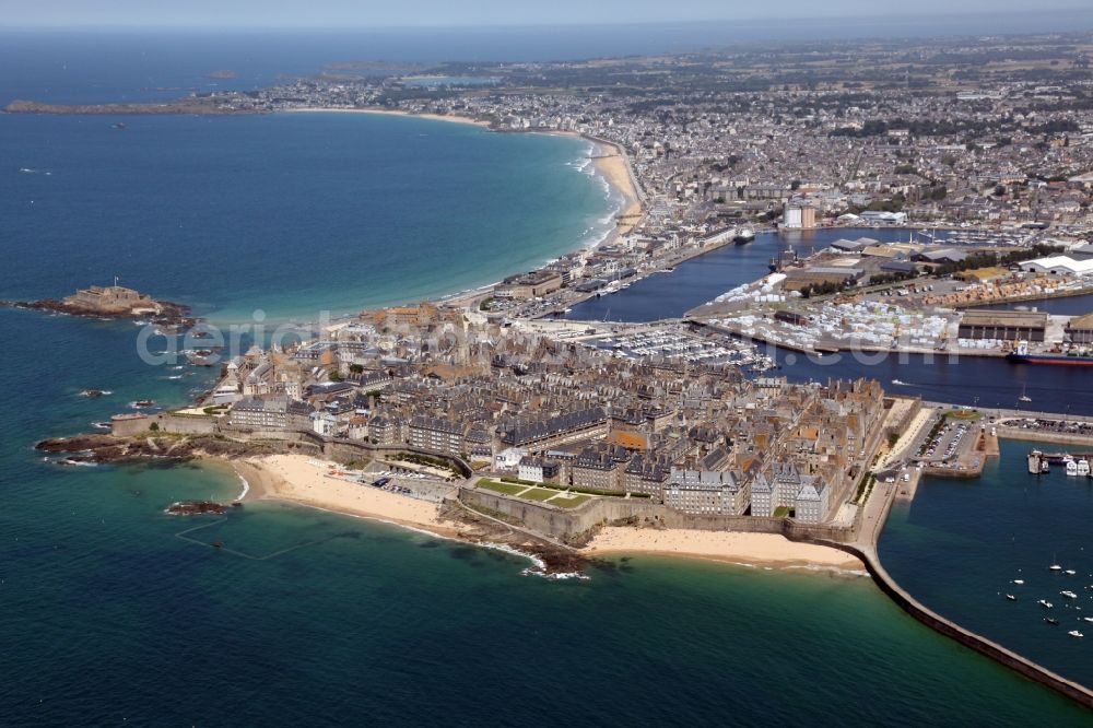 Aerial photograph Saint-Malo - City view of downtown area with fortress wall in Saint-Malo in Bretagne, France