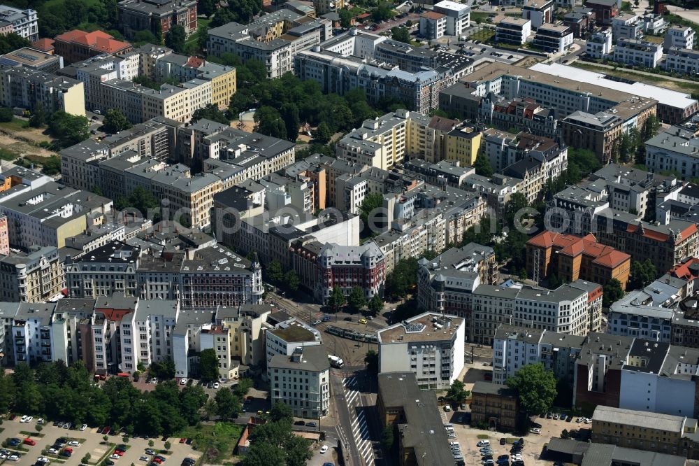 Magdeburg from the bird's eye view: City view of downtown area with the Hasselbach place in Magdeburg in the state Saxony-Anhalt