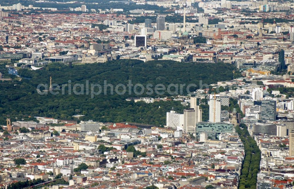 Aerial image Berlin - City view of downtown area Mitte in Berlin including Tiergarten, Potsdamer Platz und Leipziger Platz. Additional the districts of Charlottenburg, Wilmersdorf, Schoeneberg, Neukoelln, Mitte, Kreuzberg