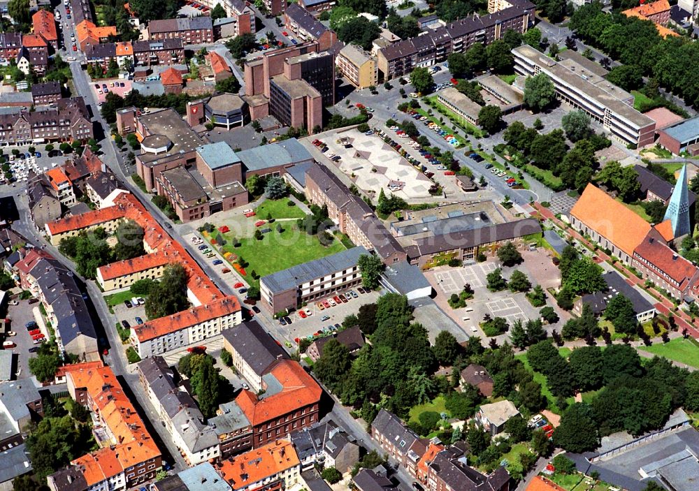 Aerial image Wesel - Cityscape of downtown area at the town hall and school Andreas Vesalius-Gymnasium - Staedt. Gymnasium in Wesel in North Rhine-Westphalia