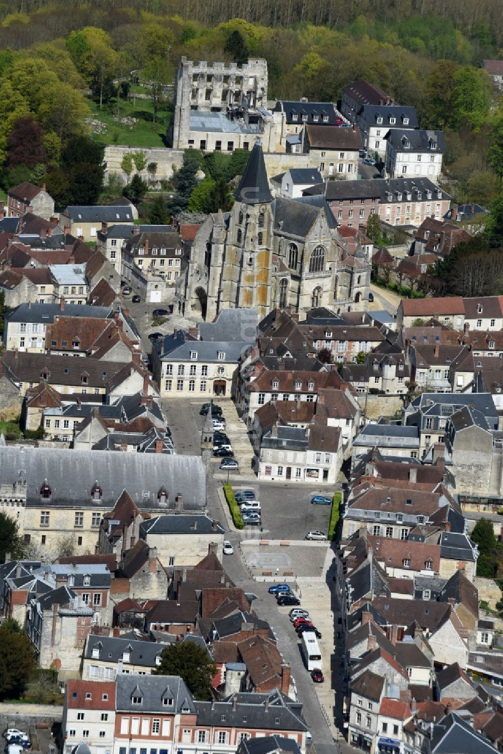 Clermont from the bird's eye view: City view of downtown area on Rue de la Republique in Clermont in Nord-Pas-de-Calais Picardy, France