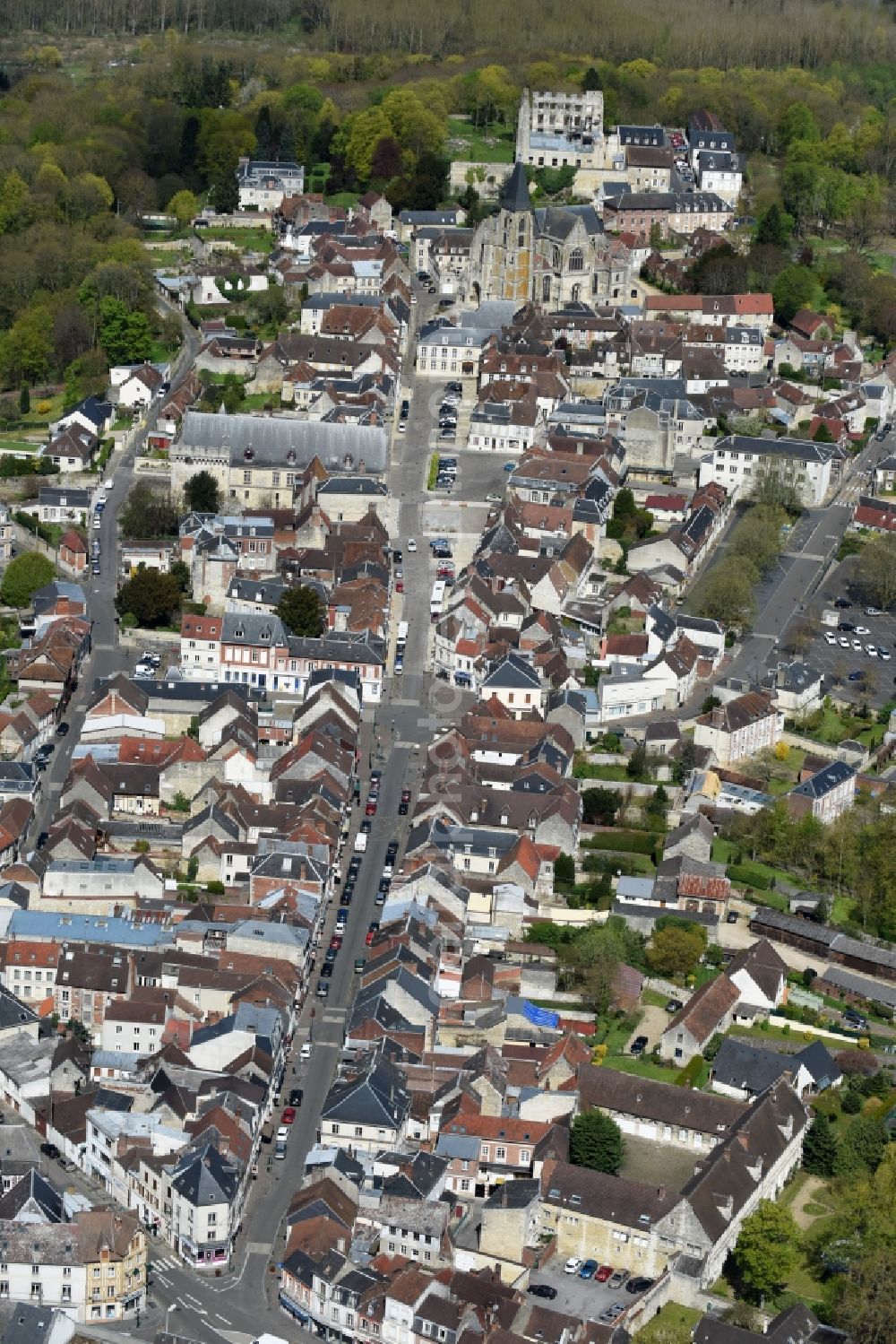 Clermont from the bird's eye view: City view of downtown area on Rue de la Republique in Clermont in Nord-Pas-de-Calais Picardy, France