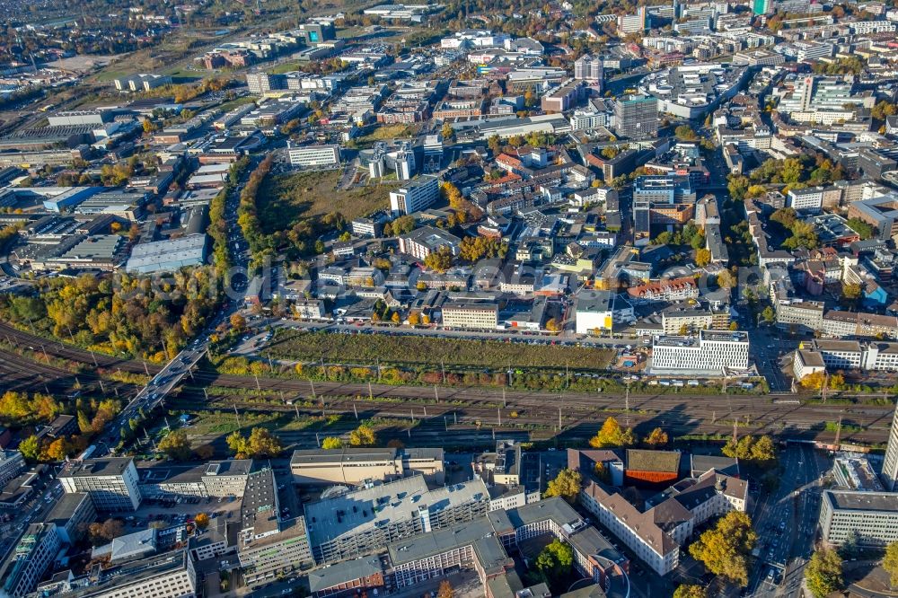 Essen from the bird's eye view: City view of downtown area along the Hindenburgstrasse in Essen in the state North Rhine-Westphalia