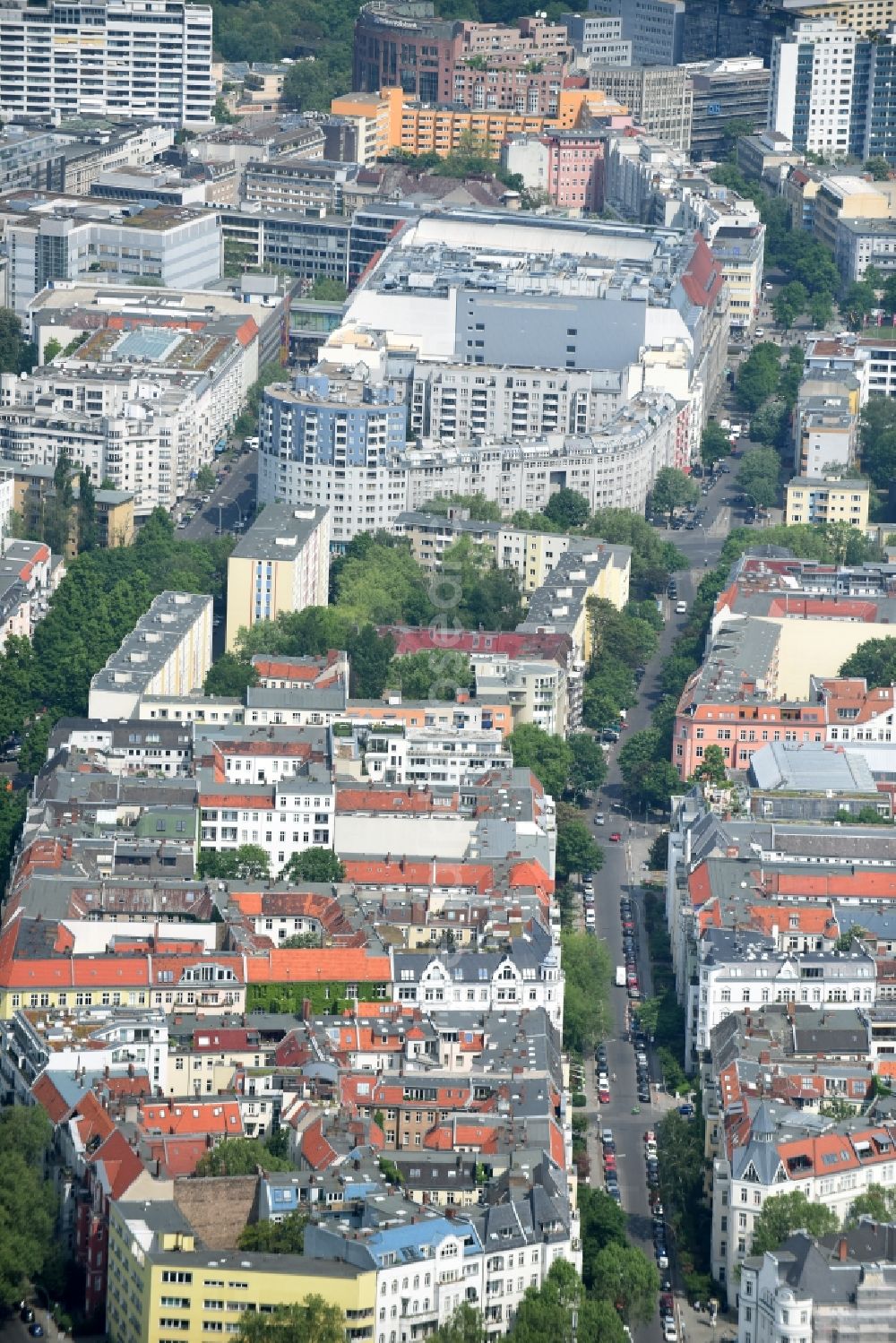 Aerial photograph Berlin - City view of downtown area along the Ansbacher Strasse in the district Schoeneberg in Berlin, Germany