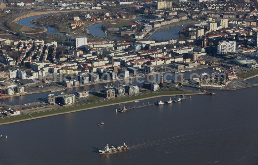 Bremerhaven from the bird's eye view: City view of downtown area on the banks of the river course of the Weser in Bremerhaven in the state Bremen