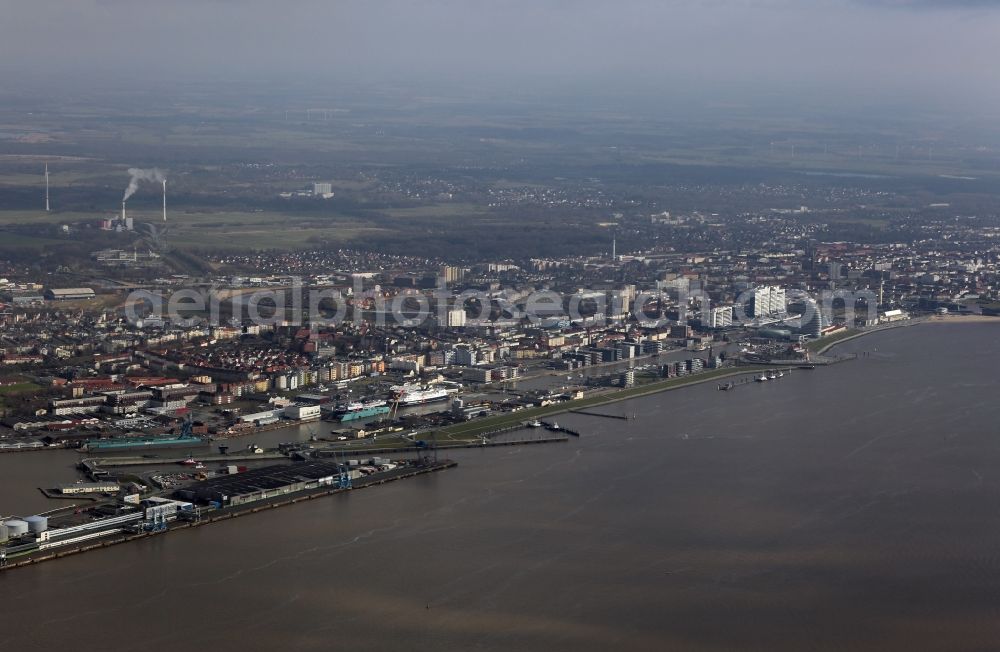 Bremerhaven from the bird's eye view: City view of downtown area on the banks of the river course of the Weser in Bremerhaven in the state Bremen