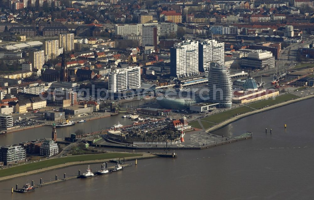 Aerial photograph Bremerhaven - City view of downtown area on the banks of the river course of the Weser in Bremerhaven in the state Bremen