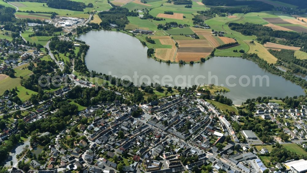 Weißenstadt from the bird's eye view: City view of downtown area at the Weissenstaedter Lake in Weissenstadt in the state Bavaria