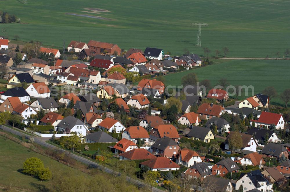 Jersleben from above - Blick auf das Dorf Jersleben, ein Ortsteil der Einheitsgemeinde Niedere Börde im Landkreis Börde in Sachsen-Anhalt.