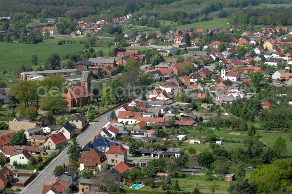 Gardelegen OT Jävenitz from the bird's eye view: Cityscape with church at the street Hottendorfer Strasse of Jaevenitz in Saxony-Anhalt