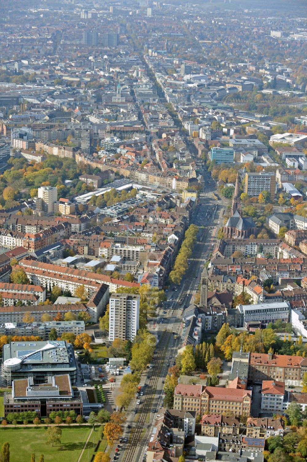 Aerial photograph Karlsruhe - Blick über Karlsruhe entlang der Durlacher Allee und Kaiserstraße nach Westen Richtung Stadtzentrum. View of the city along the Durlacher Allee and Kaiserstrasse to the west towards city center.