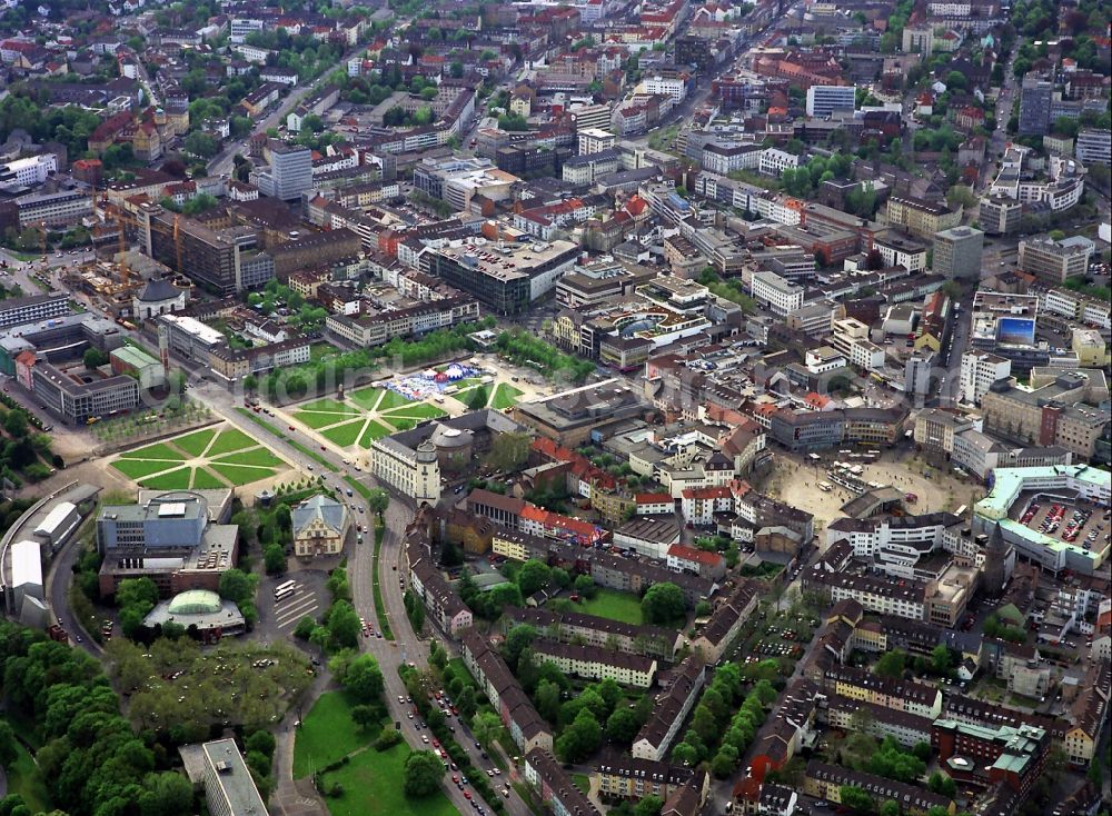 Kassel from the bird's eye view: In Kassel's Upper Town dominate the Friedrichsplatz and theKönigsplatz this file. Between the two places, the documenta has its center. www3.documenta.de