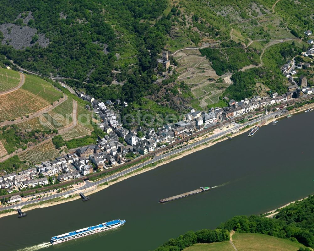 Kaub from the bird's eye view: View of the town of Kaub on the riverbank of the Rhine in the state of Rhineland-Palatinate. The town is known for the castle Pfalzgrafenstein on an island in the river. It is located on a steep slope on the right riverbank