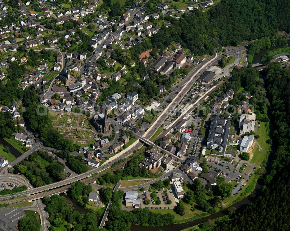 Kirchen (Sieg) from the bird's eye view: City view of Kirchen (Sieg) in Rhineland-Palatinate. The Town is a recognized health resort in the southwestern part of Siegerlands