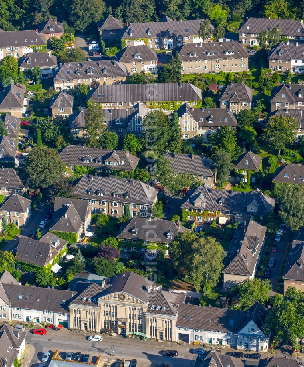 Aerial photograph Essen - City view near the little market with a branch of the Edeka supermarket in Essen in the state North Rhine-Westphalia