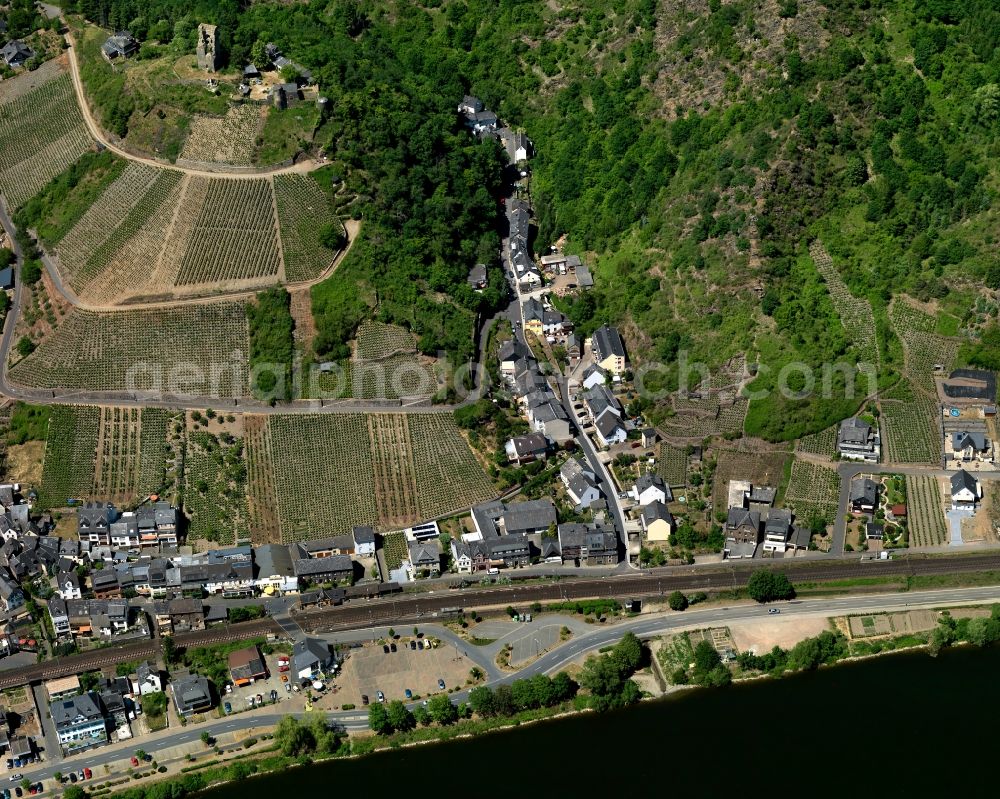 Aerial photograph Klotten - Cityscape of Klotten the river course of the Moselle in Rhineland-Palatinate