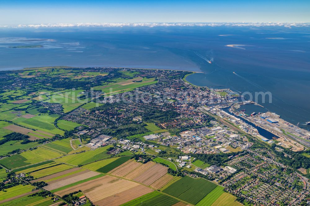 Aerial photograph Cuxhaven - City view on sea coastline of North Sea in Cuxhaven in the state Lower Saxony, Germany