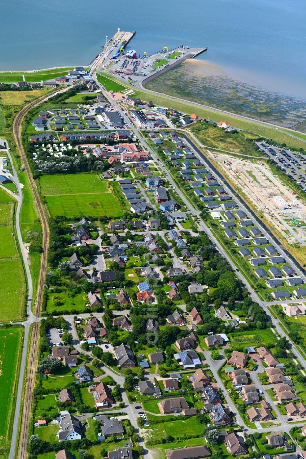 Aerial photograph Dagebüll - City view on sea coastline of North Sea in Dagebuell in the state Schleswig-Holstein, Germany