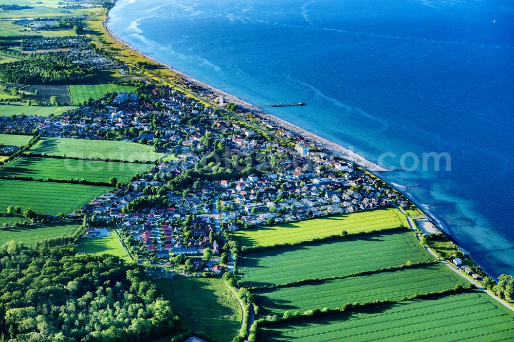 Aerial photograph Dahme - City view on sea coastline of Baltic Sea on street An der Strandpromenade in Dahme at the baltic sea coast in the state Schleswig-Holstein, Germany