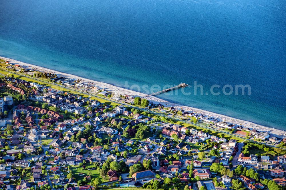 Aerial photograph Dahme - City view on sea coastline of Baltic Sea on street An der Strandpromenade in Dahme at the baltic sea coast in the state Schleswig-Holstein, Germany