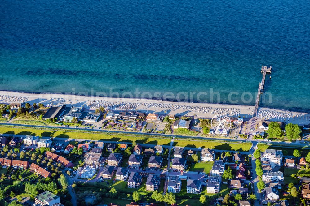 Dahme from the bird's eye view: City view on sea coastline of Baltic Sea on street An der Strandpromenade in Dahme at the baltic sea coast in the state Schleswig-Holstein, Germany