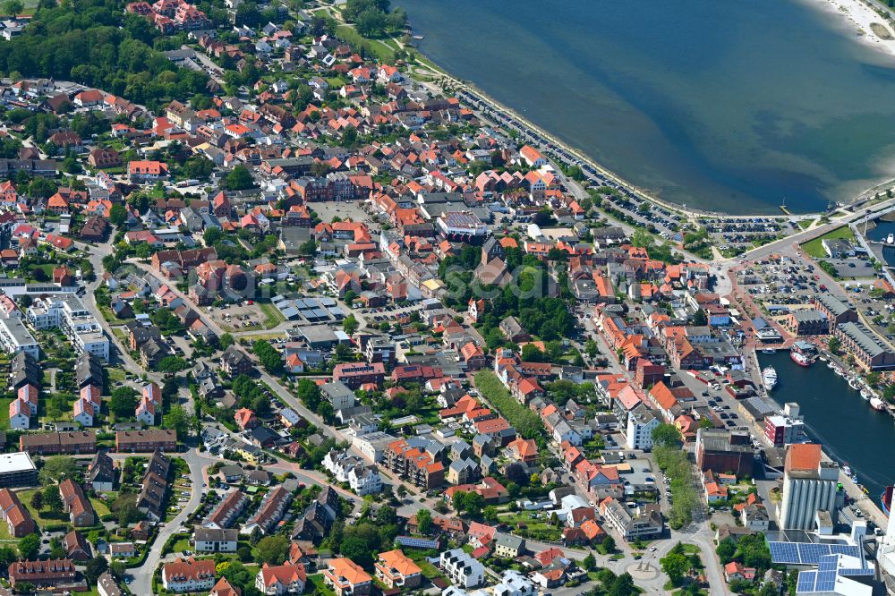 Aerial image Heiligenhafen - City view on sea coastline of Baltic Sea in Heiligenhafen at the baltic sea coast in the state Schleswig-Holstein, Germany