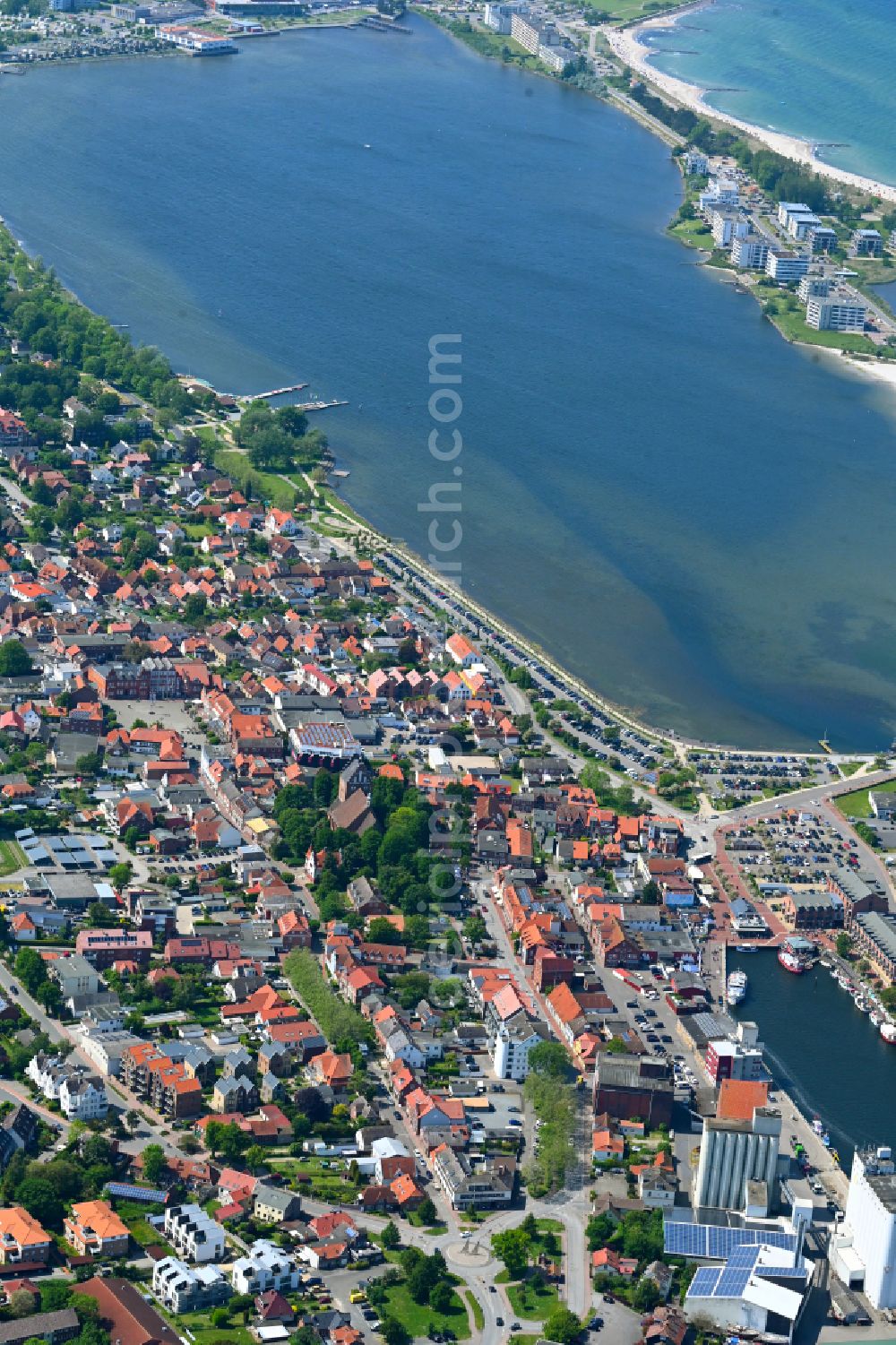 Aerial photograph Heiligenhafen - City view on sea coastline of Baltic Sea in Heiligenhafen at the baltic sea coast in the state Schleswig-Holstein, Germany