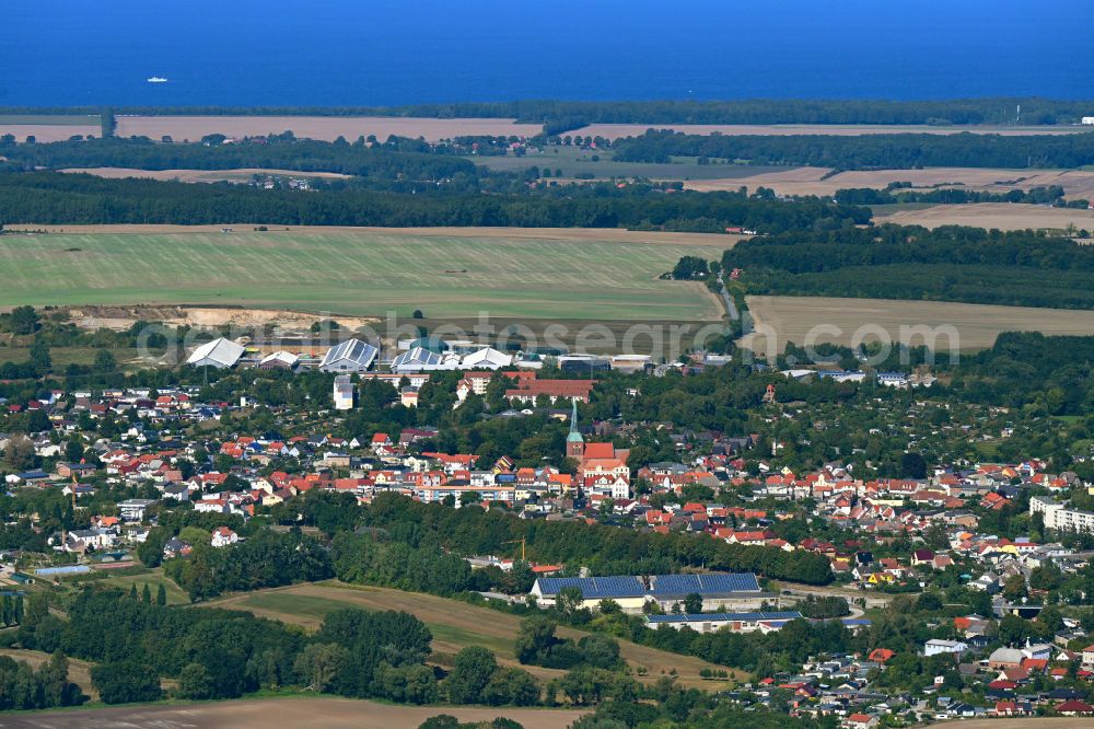 Kröpelin from the bird's eye view: City view on sea coastline of Baltic Sea in Kroepelin in the state Mecklenburg - Western Pomerania, Germany