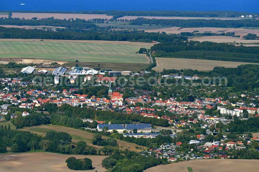 Aerial image Kröpelin - City view on sea coastline of Baltic Sea in Kroepelin in the state Mecklenburg - Western Pomerania, Germany