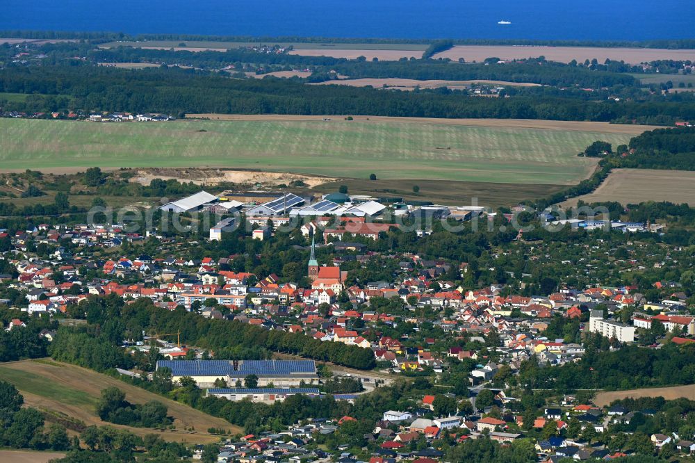 Aerial photograph Kröpelin - City view on sea coastline of Baltic Sea in Kroepelin in the state Mecklenburg - Western Pomerania, Germany