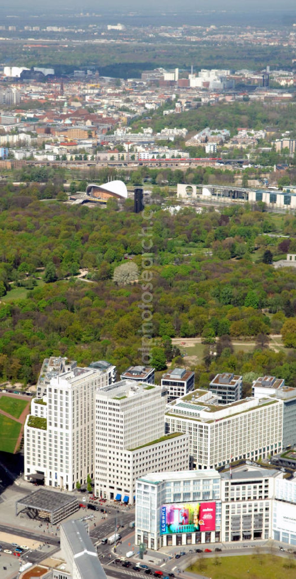 Berlin from above - Stadtansicht vom Leipziger Platz aus über den großen Tiergarten auf den Stadtbezirk Berlin-Moabit. Im Bild das Beisheim Center mit dem Bundekanzleramt im Hintergrund. View from the Leipziger Platz over the large Tiergarten to the district Berlin-Moabit and the Federal Chauncellery in Berlin.