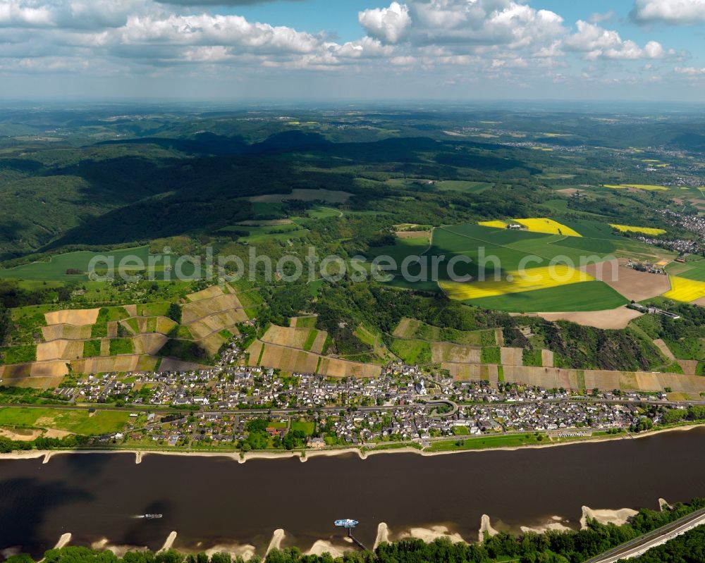 Aerial photograph Leutesdorf - Cityscape of people village on the banks of the Rhine in the State of Rhineland-Palatinate