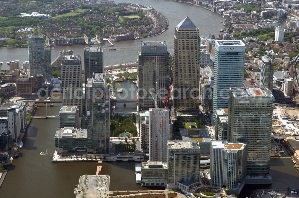 Aerial photograph London - 20/06/2012 LONDON city view from London's Isle of Dogs, the financial district and financial center of the Thames City. The picture shows the high-rise buildings / skyscrapers in the North and South Colonnade, Aspen Way, Montgomery St., Marsh Wall. Here is the core focus of the world's financial capital. Represented are renowned, globally active financial institutions such as HSBC, Citibank, KPMG, rating agencies such as JP Morgan