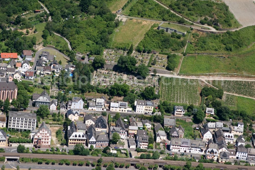 Aerial photograph Lorch - View of the town of Lorch in the state of Hesse. Lorch is a small town in the Middle Rhine Valley, where the Rhine forms the border to Rhineland-Palatinate. The town is characterised by viniculture and tourism. The federal highway 42 takes its course along the riverbank. The town is located on the mouth of the river Wisper