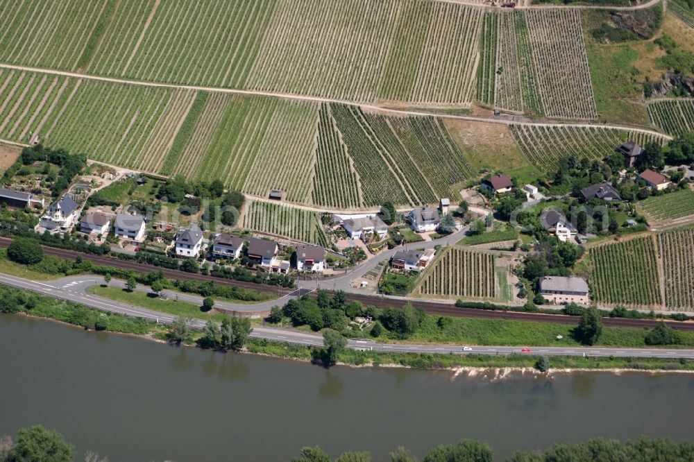 Lorch from the bird's eye view: View of the town of Lorch in the state of Hesse. Lorch is a small town in the Middle Rhine Valley, where the Rhine forms the border to Rhineland-Palatinate. The town is characterised by viniculture and tourism. The federal highway 42 takes its course along the riverbank. The town is located on the mouth of the river Wisper. View of the Lorchhausen part of the town