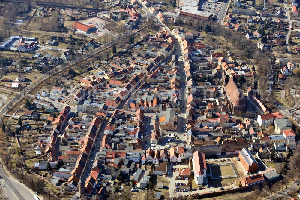 Aerial photograph Luckau - Stadtansicht / Altstadt von Luckau in Brandenburg mit Sehenswürdigkeiten wie das Rathaus, die Nikolaikirche und die Georgenkapelle mit Hausmannsturm. City scape / old town of Luckau in Brandenburg with sights.