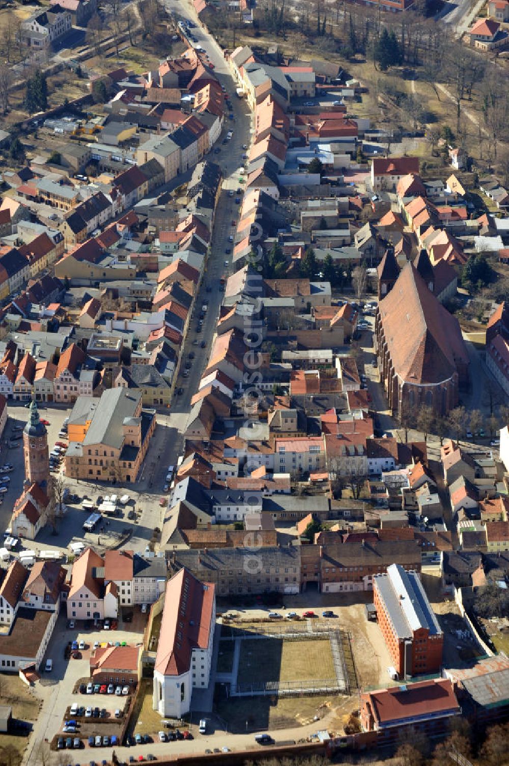 Luckau from the bird's eye view: Stadtansicht / Altstadt von Luckau in Brandenburg mit Sehenswürdigkeiten wie das Rathaus, die Nikolaikirche und die Georgenkapelle mit Hausmannsturm. City scape / old town of Luckau in Brandenburg with sights.