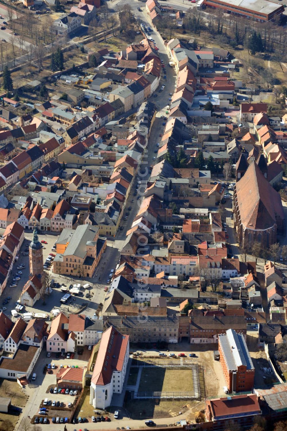 Aerial image Luckau - Stadtansicht / Altstadt von Luckau in Brandenburg mit Sehenswürdigkeiten wie das Rathaus, die Nikolaikirche und die Georgenkapelle mit Hausmannsturm. City scape / old town of Luckau in Brandenburg with sights.