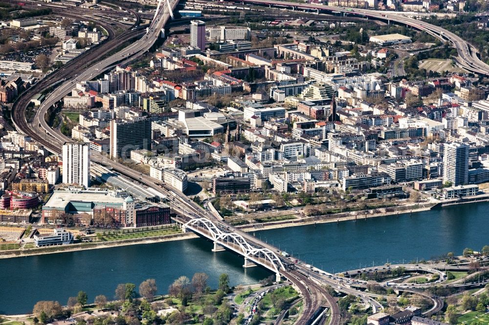 Aerial photograph Mannheim - District von Ludwigshafen in Vordergrund die Konrad-Adenauer-Bruecke in the city in Mannheim in the state Baden-Wurttemberg, Germany