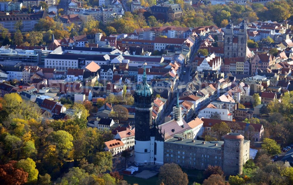 Aerial photograph Lutherstadt Wittenberg - Cityscape of Lutherstadt Wittenberg in the state Saxony-Anhalt. You can see the Castle of Wittenberg with the appropriate castle church Allerheiligen (All Hallows). The castle and the church are world heritage sites of the UNESCO