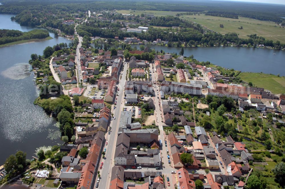 Aerial photograph LYCHEN - Blick auf die Stadt Lychen. Wohnbauten an der Stargarder Strasse und Stabenstrasse. Links der See Oberpfuhl und rechts der Stadtsee. Kontakt: Stadt Lychen, Am Mark 1, 17279 Lychen, Tel. +49(0)39888 605 0, Fax +49(0)39888 605 99, e-mail: stadtverwaltung@lychen.de