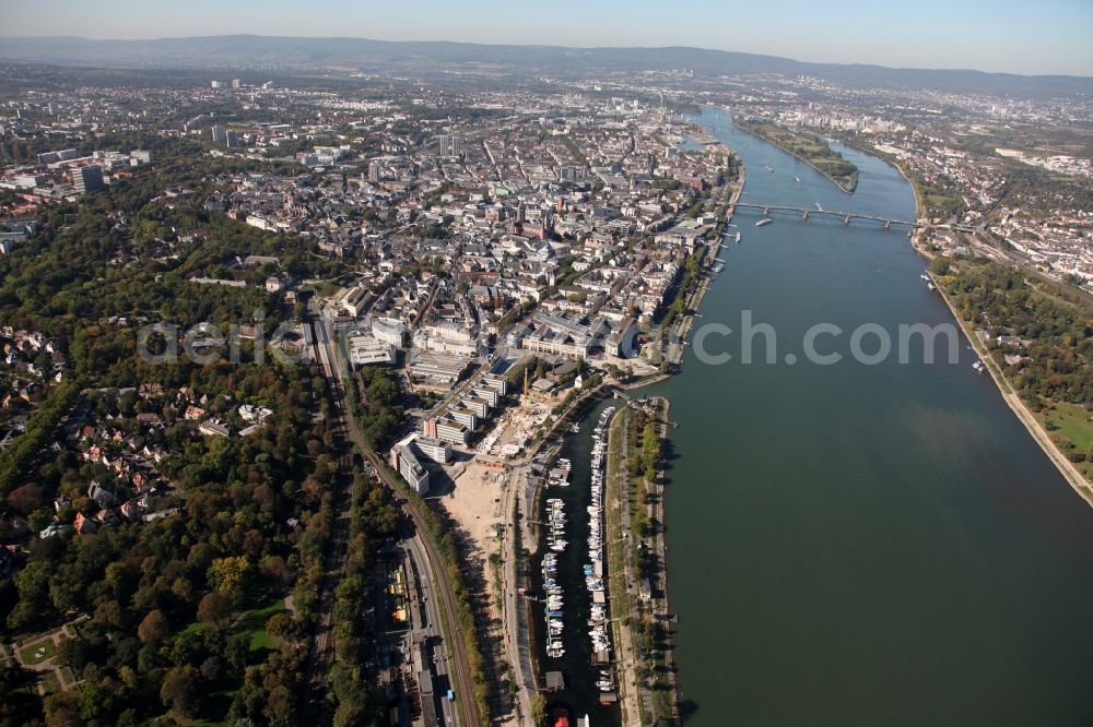 Aerial image Mainz - View of Mainz and the course of the Rhine in the state of Rhineland-Palatinate. Mainz is state capitol and largest city of Rhineland-Palatinate. View of the city centre from the Southeast