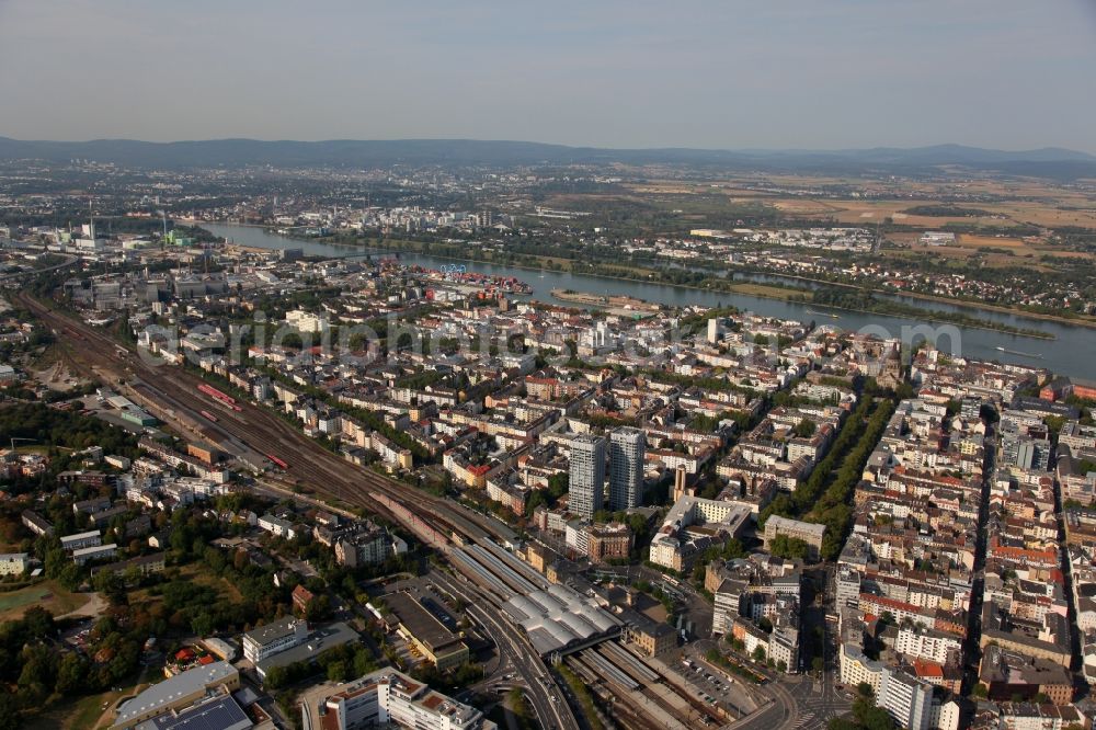 Aerial photograph Mainz - View of Mainz and the course of the Rhine in the state of Rhineland-Palatinate. Mainz is state capitol and largest city of Rhineland-Palatinate. A university, several TV and radio broadcasting stations and the carneval are characteristic features of the city on the river Rhine