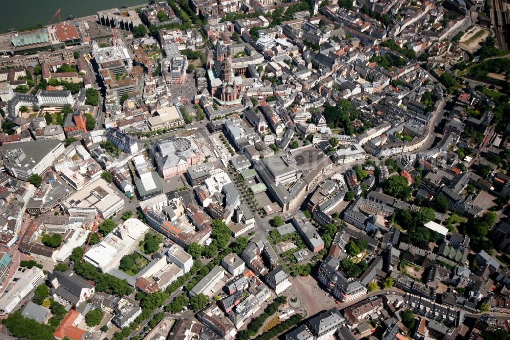 Mainz from the bird's eye view: Mainz, located opposite the mouth of the River Main on the Rhine, is the capital of and largest city in Rhineland-Palatinate. Mainz is the seat of the Gutenberg University, a Roman Catholic diocese and of several TV and radio stations, such as the Southwest German Radio and Second German Television, and sees itself as a stronghold of the Rhenish carnival. In the center of Mainz Cathedral